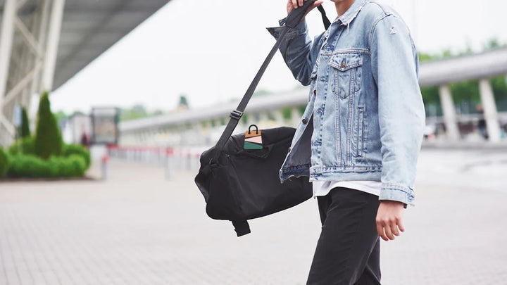 תיק צד שחור